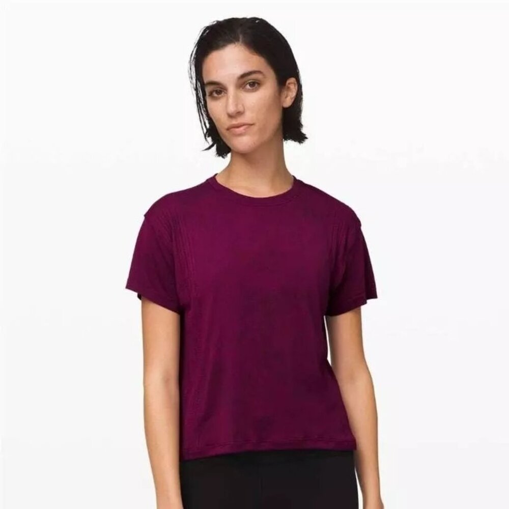 🆕LULULEMON Train to be Short Sleeve Top Burgundy Black XXS - Picture 1 of 9